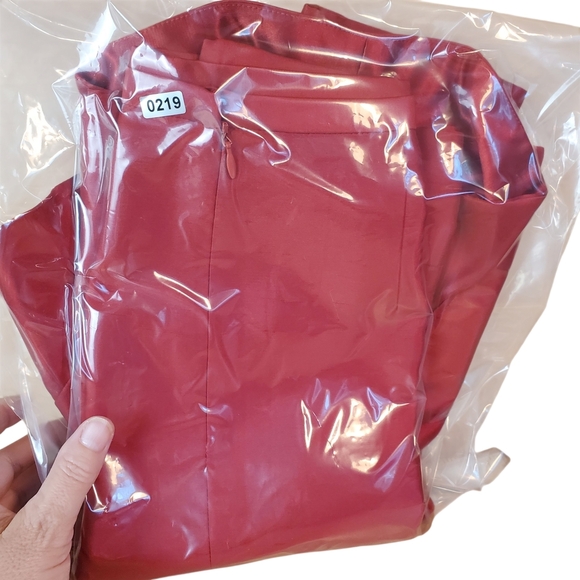 Vntg 90s Kay Unger Red Silk Suit. Cropped Jacket and Skirt. Size 10. #219 - Picture 16 of 16